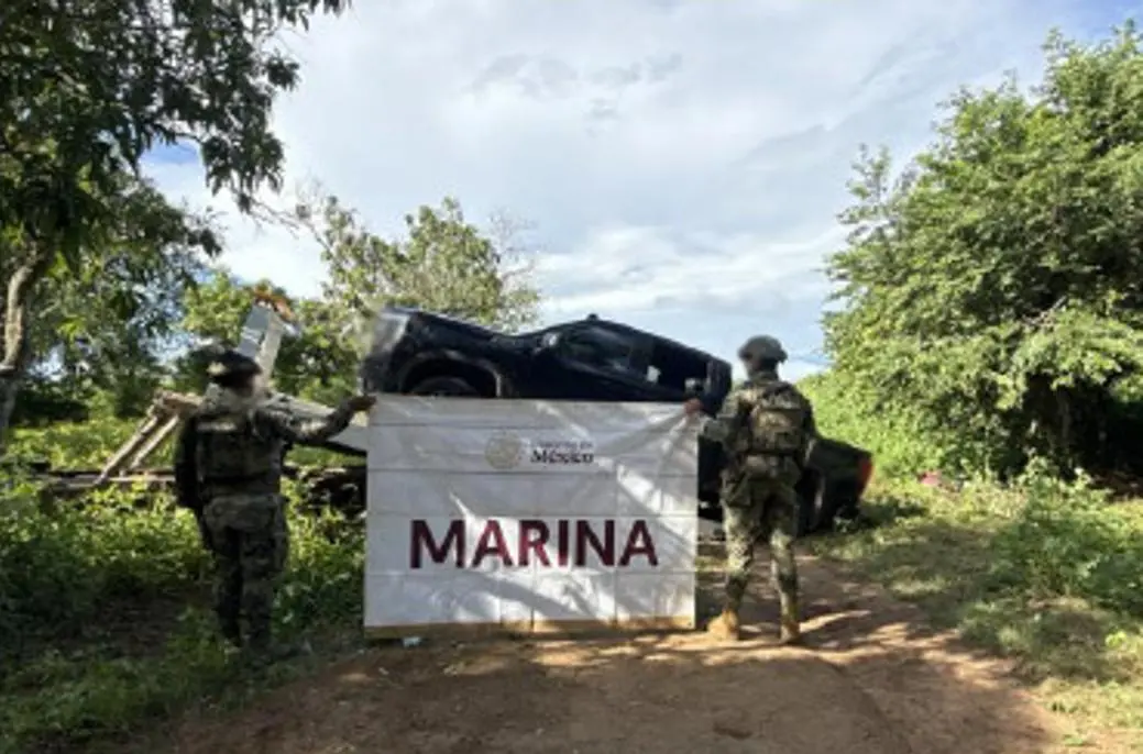 $!Operativos de Marina en el sur de Sinaloa dejan 103 mil dosis de metanfetamina y arsenal asegurado