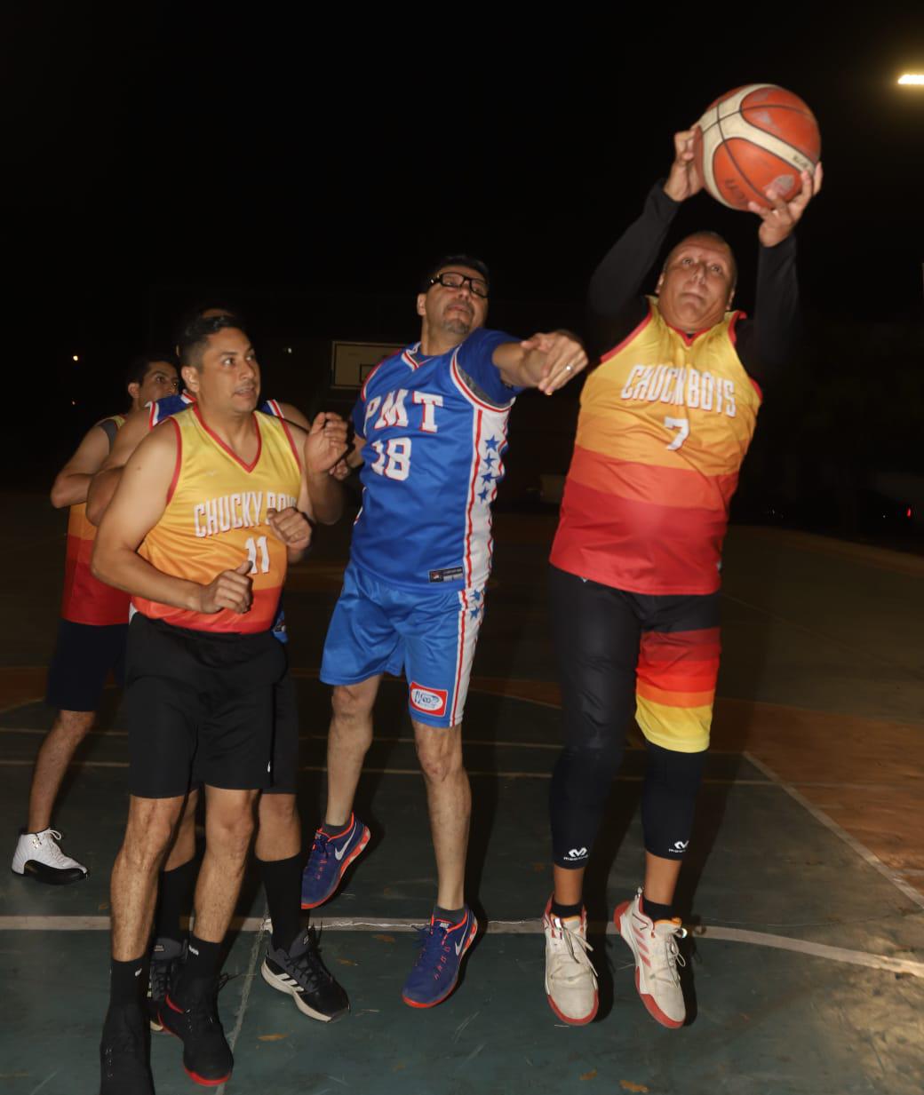 $!Proveedora de Maderas sella triunfo en Basquetbol Veteranos