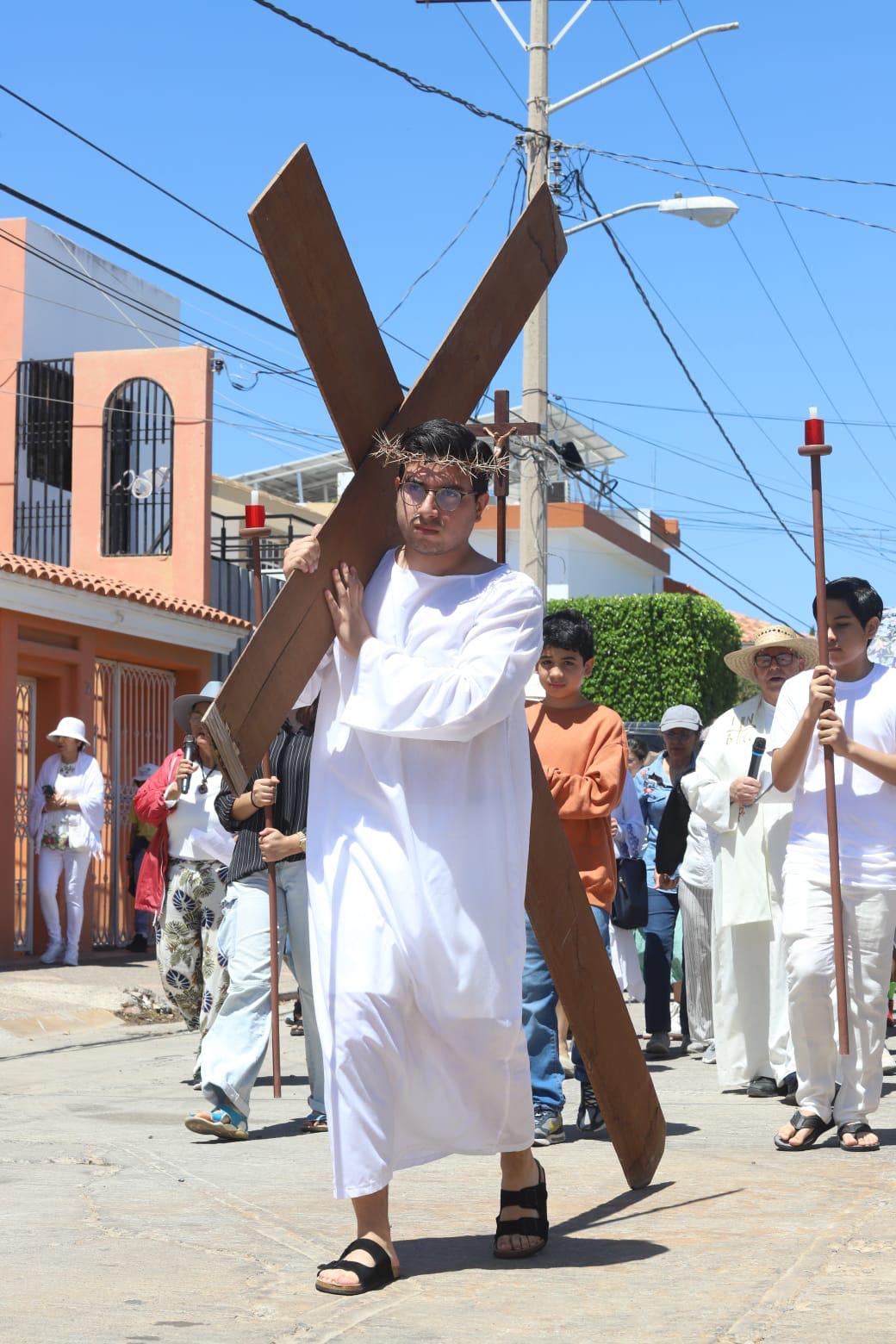 $!Llega el Víacrucis de San Judas Tadeo a las playas de Mazatlán