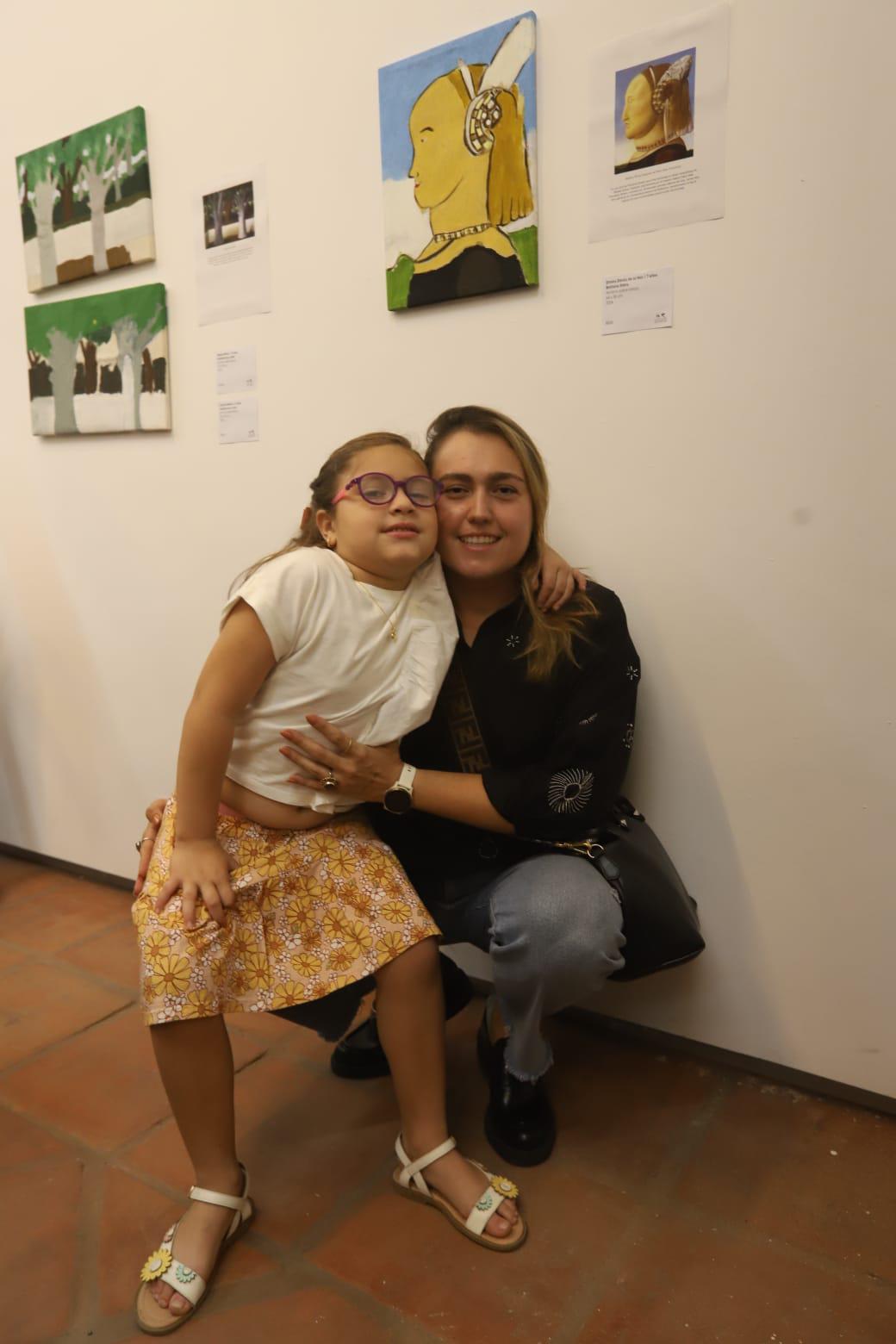 $!Emma Dávila de la Hoz con su mami Natalia de la Hoz.