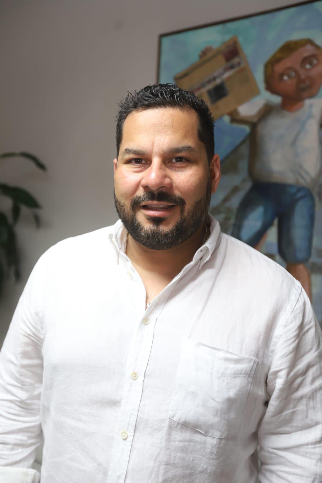 $!En su visita a Noroeste, el tenor invita al público al Teatro Ángela Peralta.