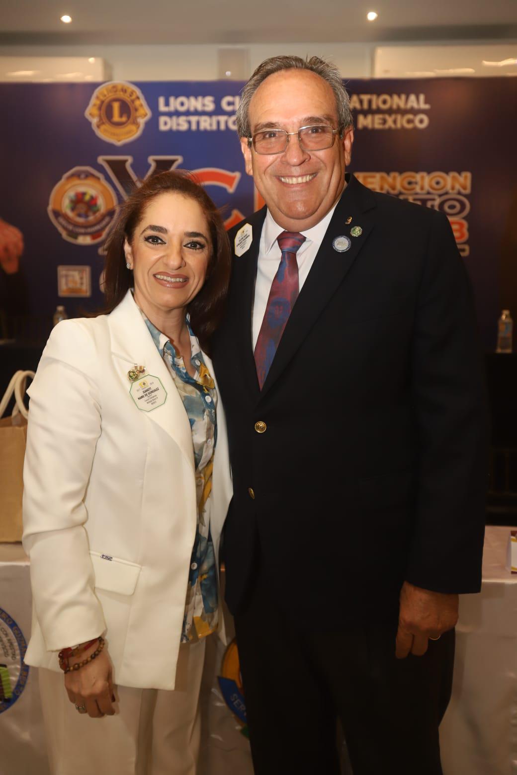 $!Jeanett Name de González y Víctor Hugo González Villareal.