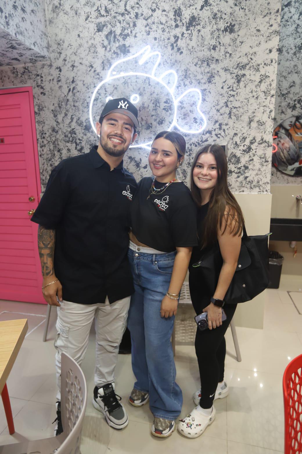 $!Rodolfo y Daniela junto a Jimena Sánchez.