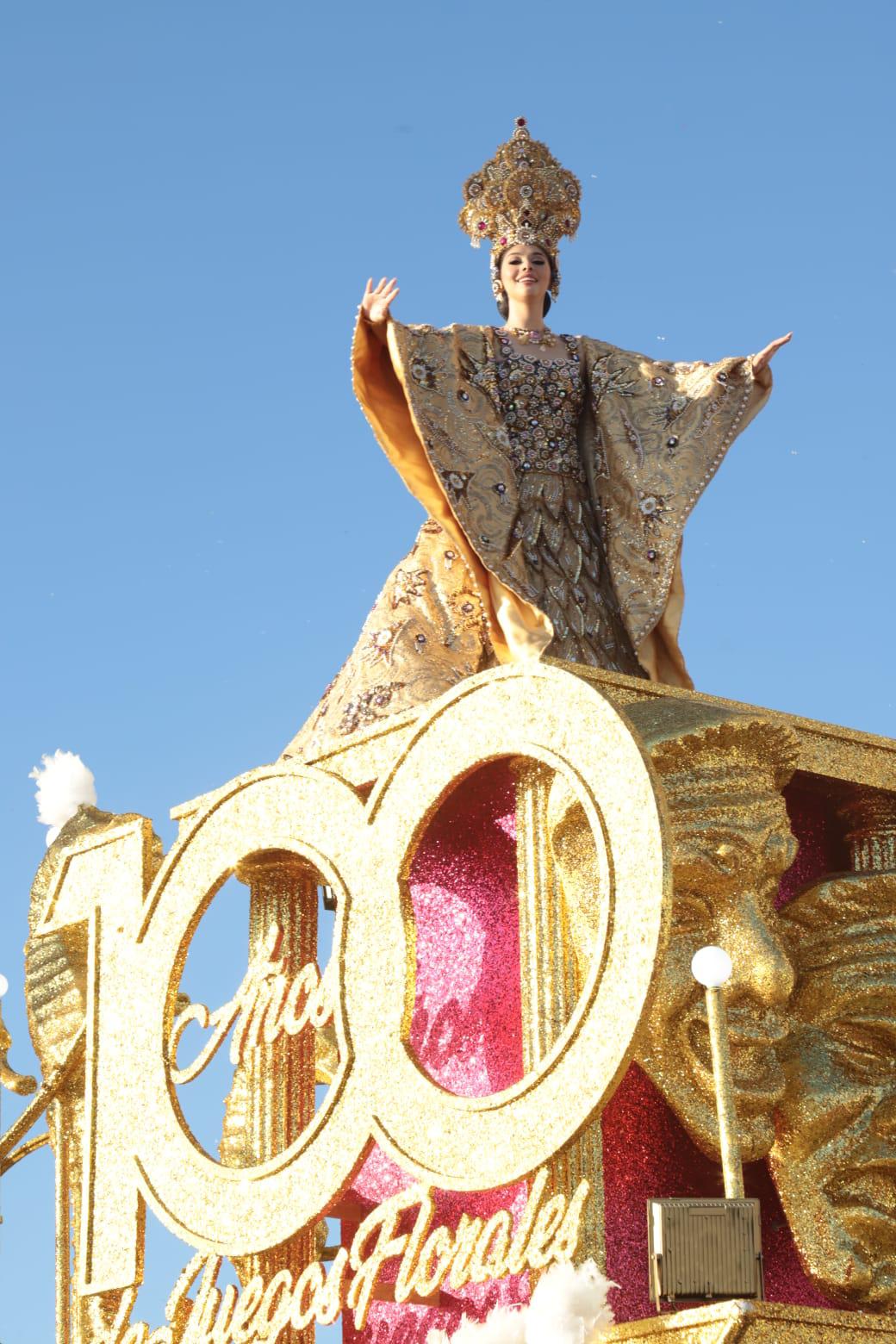 $!Color y alegría inundan el malecón de Mazatlán durante el segundo desfile del Carnaval