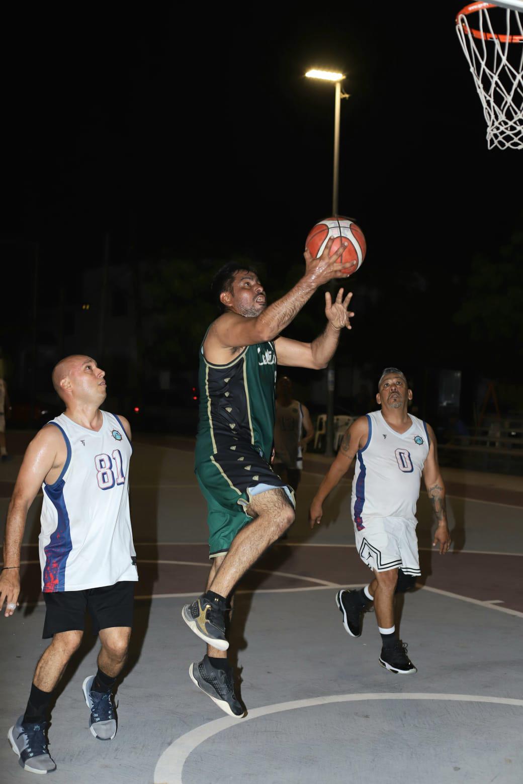 $!Delfines navegan en calma en Torneo Veteranos de Baloncesto