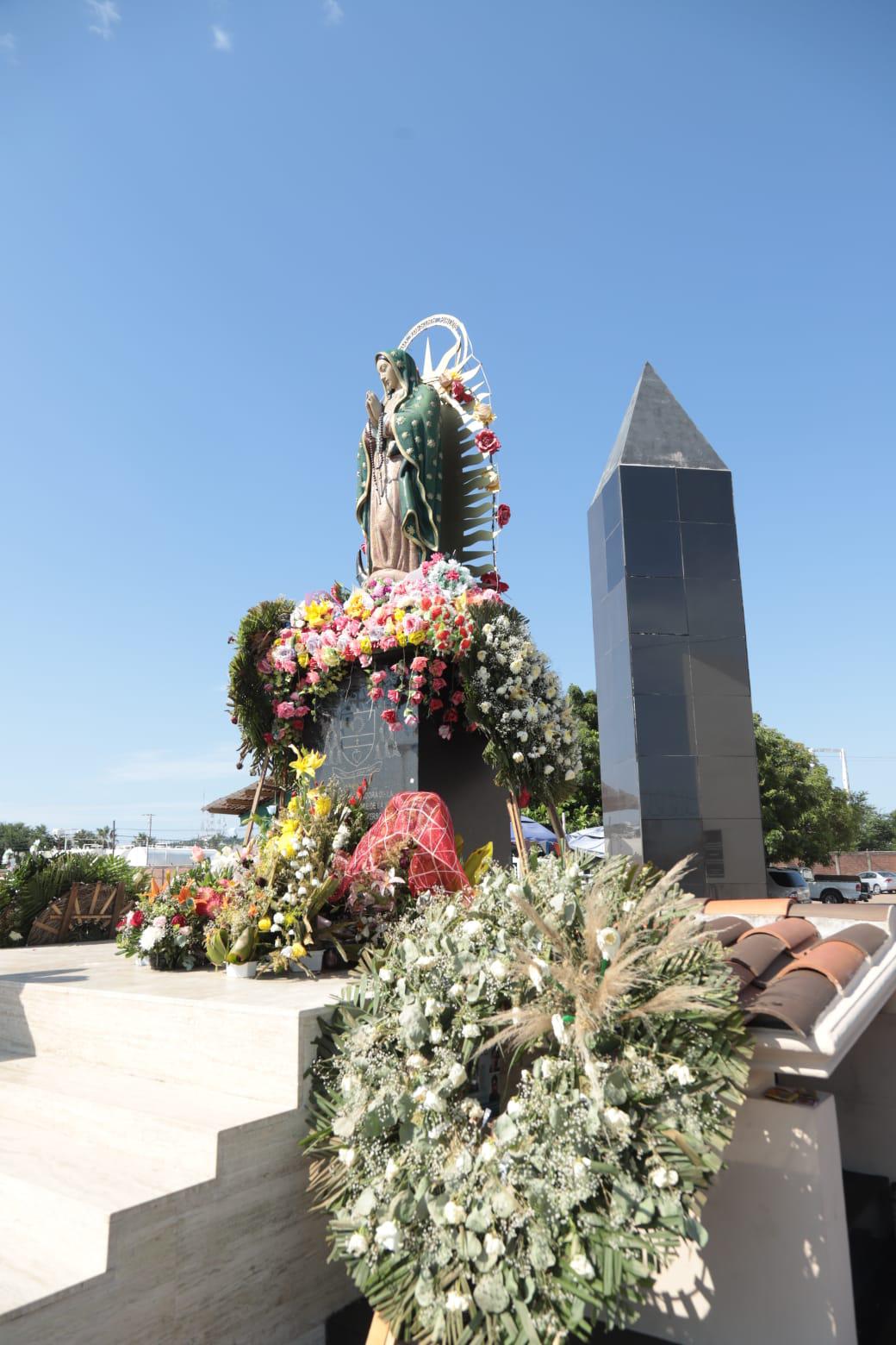 $!Llevan ofrendas a la Virgen de La Puntilla previo a los 50 años del huracán Olivia