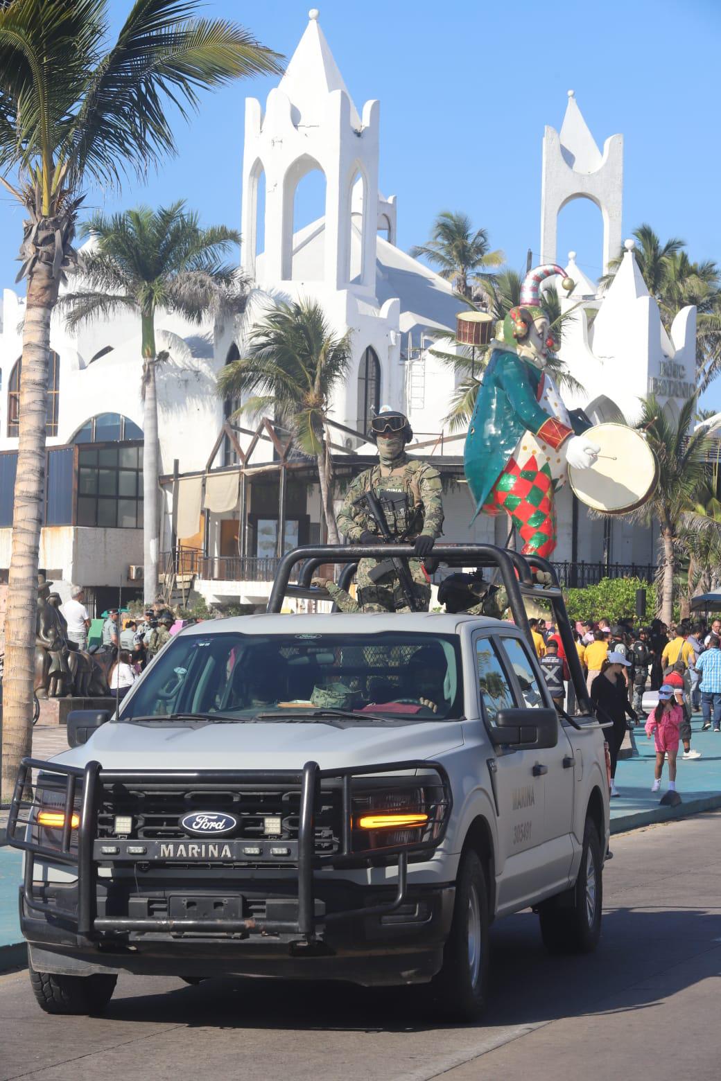 $!Dan banderazo al inicio del Operativo de Seguridad del Carnaval de Mazatlán