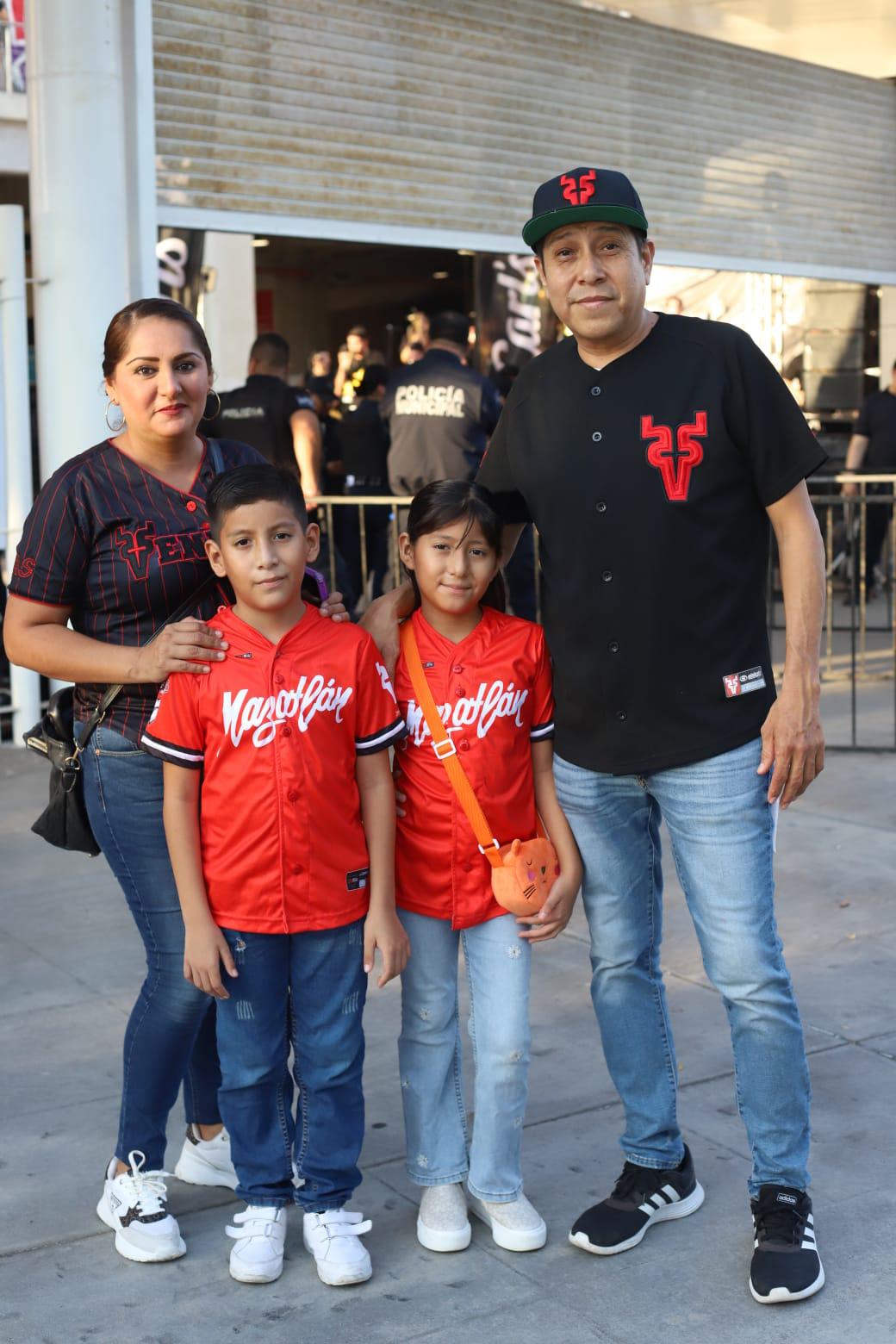 $!Elizabeth Rivera, Emiliano León, Karen León y Carlos León.