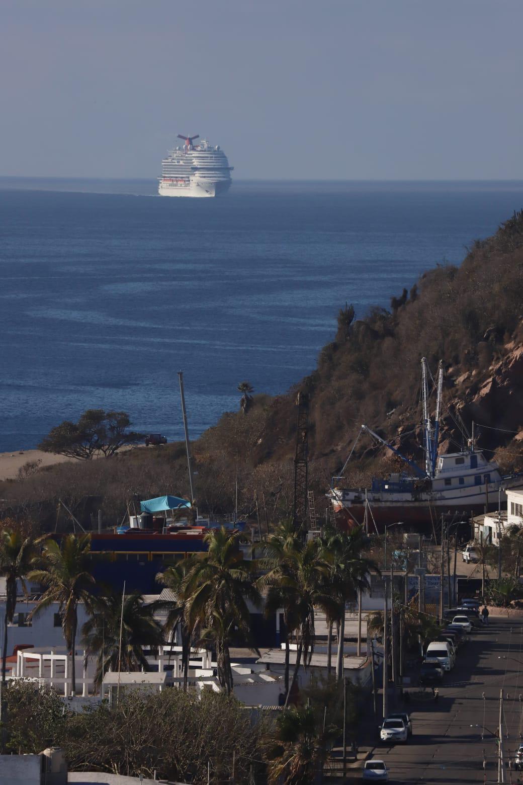 $!Disfrutan de Mazatlán turistas de los cruceros Zaandam y Carnival Panorama
