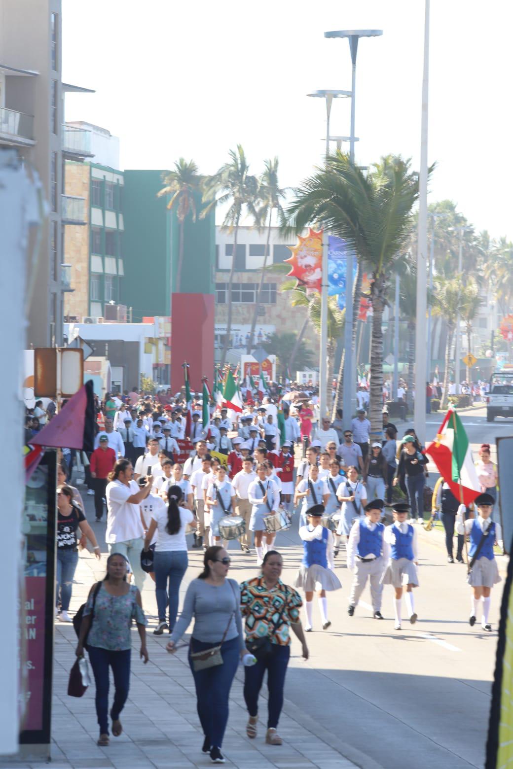 $!Se viste Avenida del Mar de tricolor por desfile de escoltas de Bandera