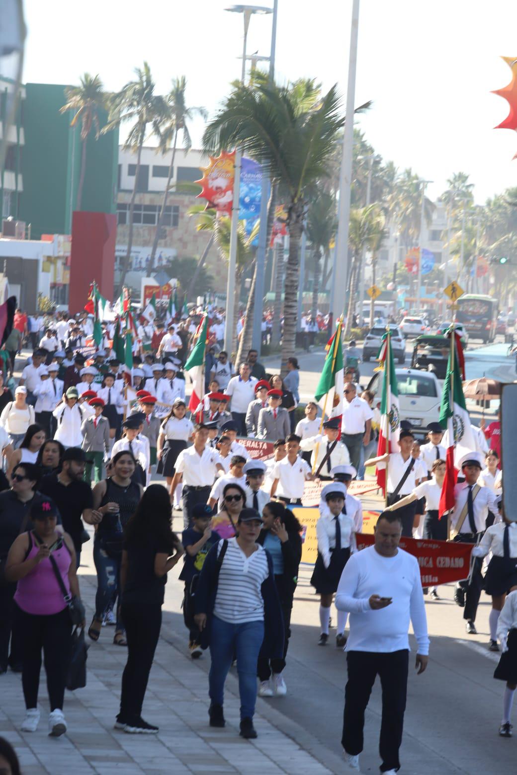 $!Se viste Avenida del Mar de tricolor por desfile de escoltas de Bandera