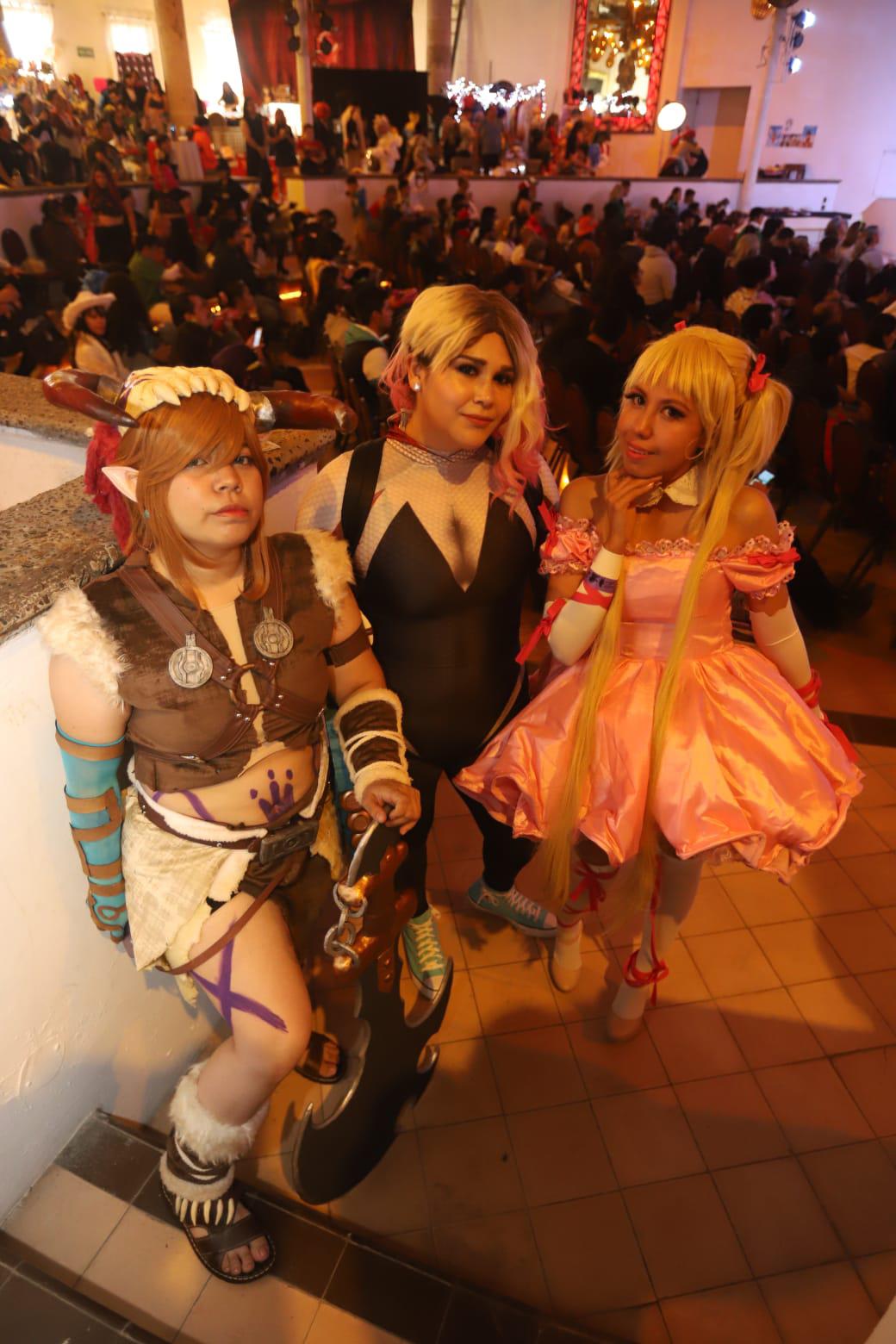 $!Eva Rojas (Link de Zelda), Aranza García (Gwen Stacy de Spiderman) y Ana Nava (Utau Hoshino)