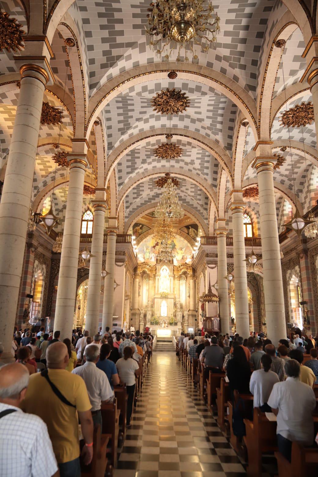 $!Llama Obispo de Mazatlán a honrar el legado de los padres