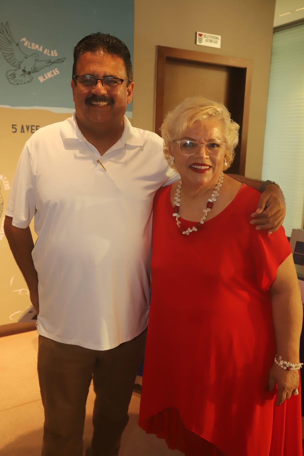 $!Juan José Rodríguez y Julieta Montero.