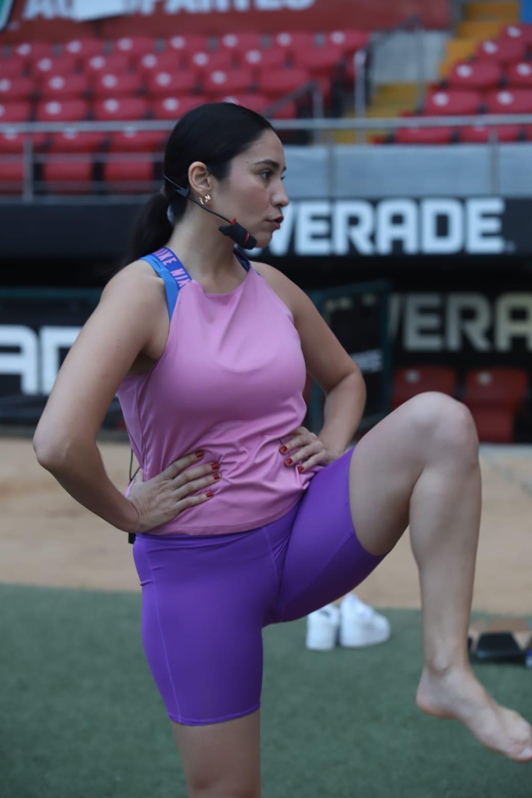 $!Clase de yoga en el Estadio Teodoro Mariscal: regalo especial por el Día de las Madres en Mazatlán