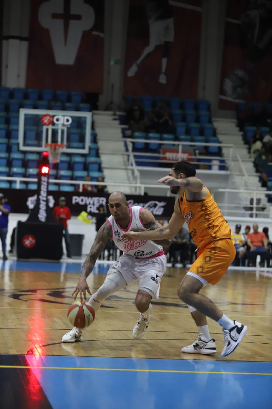 $!Venados Basketball liga triunfos en inicio de serie en el puerto