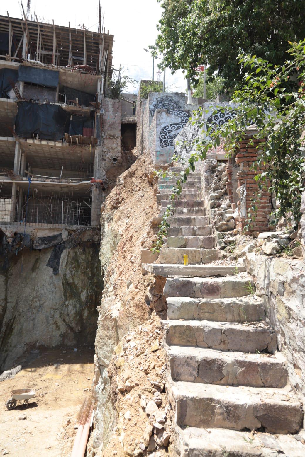 $!Sigue sin rehabilitarse escalera del ‘Mirador del alba’ en el Cerro de la Nevería