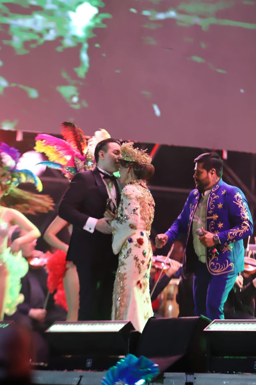 $!Inicia la coronación de Mariana I como reina de Los Juegos Florales