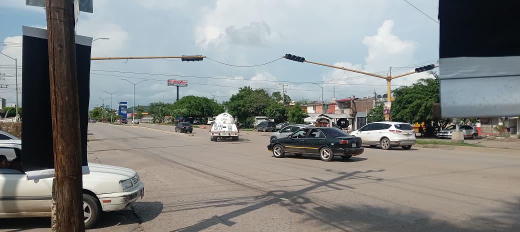 $!En medio del calor extremo, se quedan sin energía eléctrica colonias de la zona nororiente de Mazatlán
