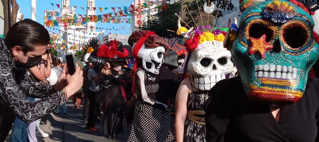 $!Festeja UAS su 43 celebración del Día de Muertos, en Culiacán