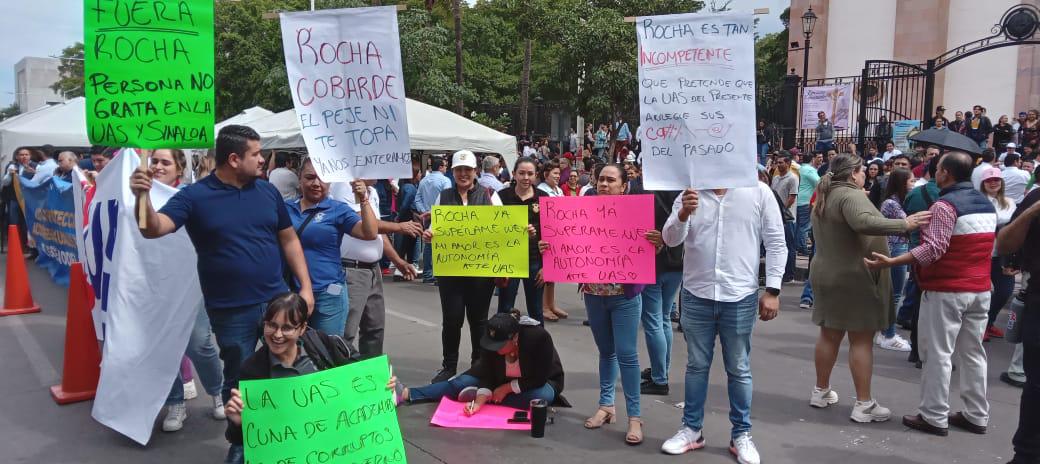 $!Moviliza la UAS a su personal y toma la avenida Obregón en Culiacán