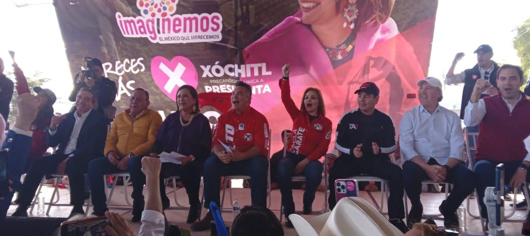 $!Flanqueada por Alito y Cuén Ojeda, Xóchitl Gálvez se reúne con productores en Ahome