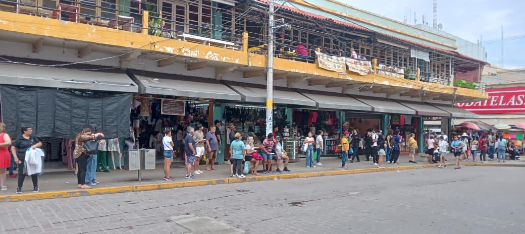 $!Usuarios enfrentan largas esperas por falta de camiones urbanos en Mazatlán