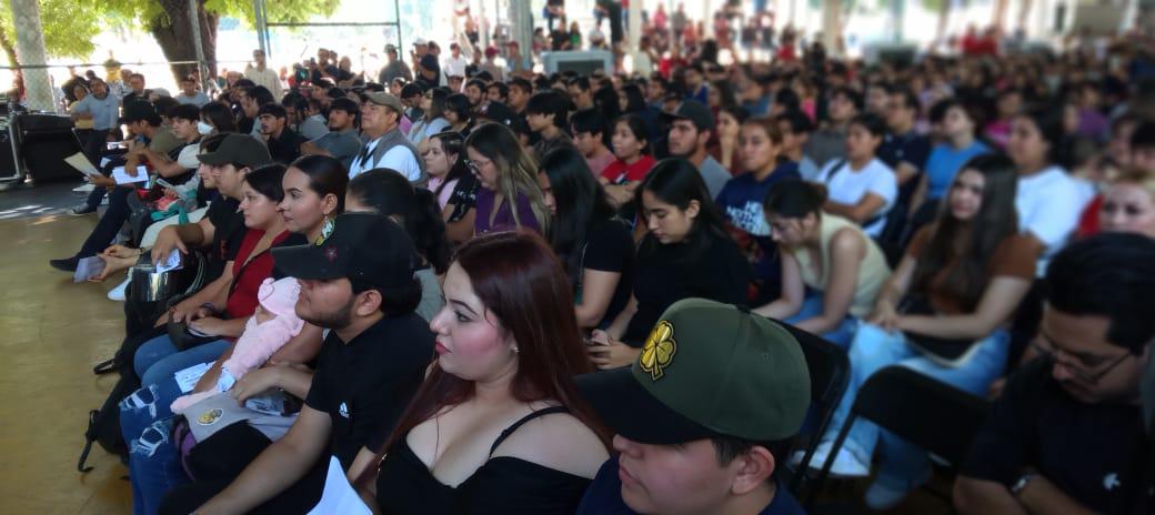 $!Entrega Rocha Moya más de mil tarjetas del Bienestar a jóvenes de Culiacán