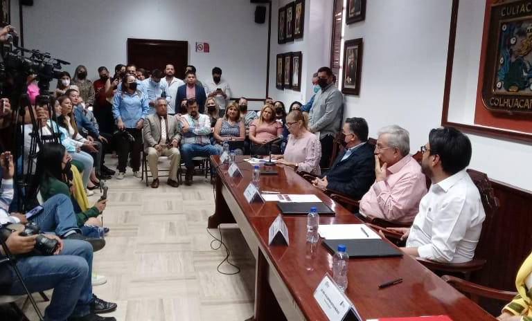 Gobernador y Alcalde de Culiacán firman convenio para el pago de pensiones homologadas a viudas de policías