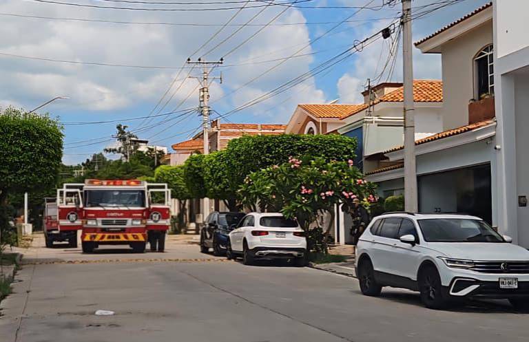 Incendio de vivienda en Culiacán deja a una mujer adulta con síntomas de intoxicación y daños leves