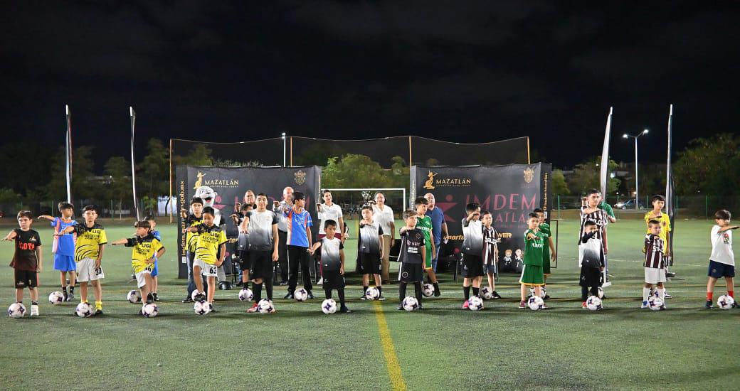 $!¡Encienden las emociones! Inauguran torneos estatales de futbol en Mazatlán