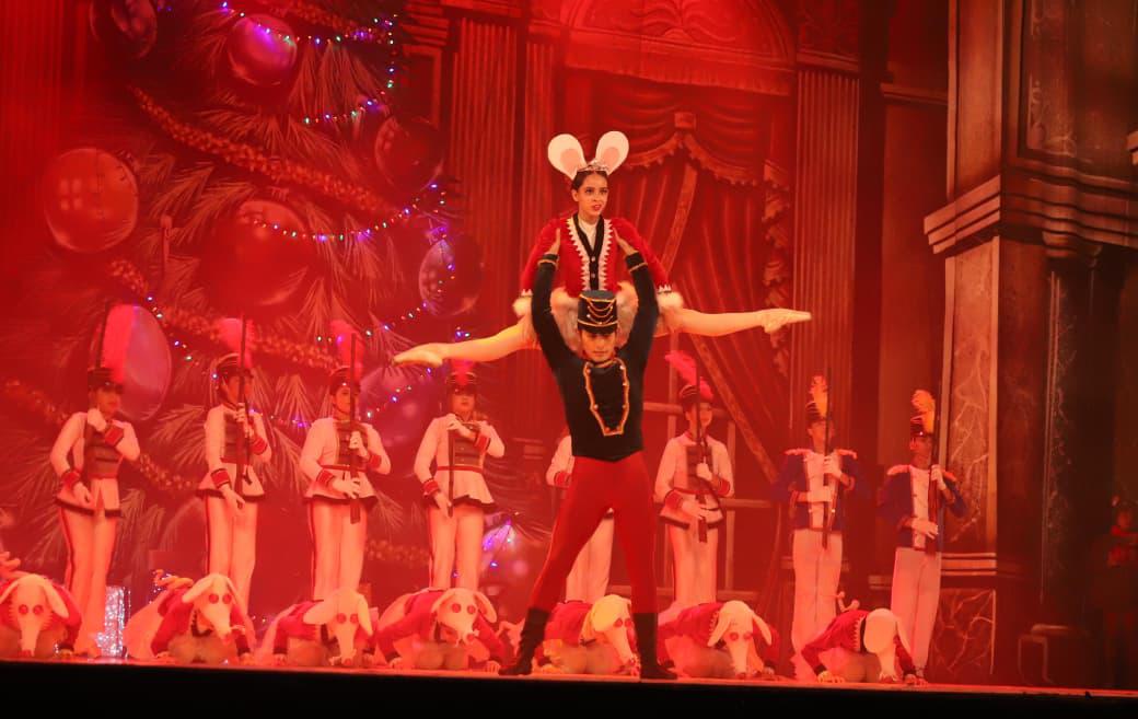 $!La interpretación de la Reina Ratona resaltó por su expresividad y precisión en cada movimiento.