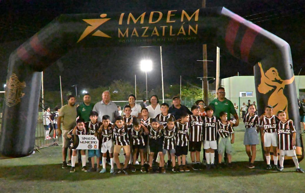 $!¡Encienden las emociones! Inauguran torneos estatales de futbol en Mazatlán