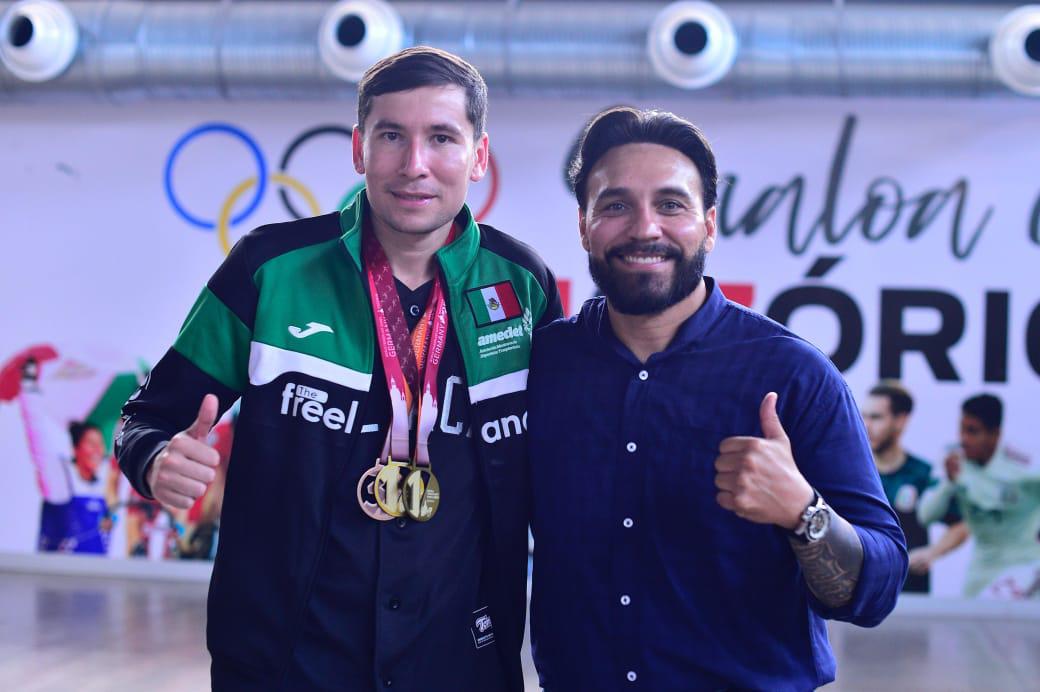 $!Isde recibe a multimedallista sinaloense Javier Armenta