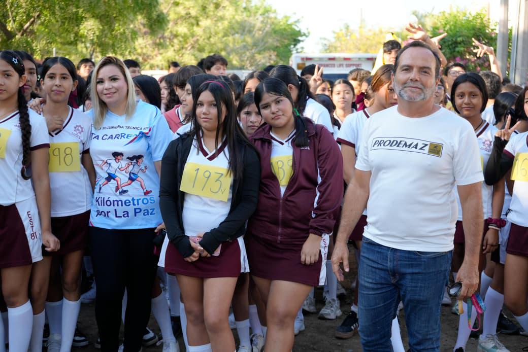 $!Carrera Kilómetros por la Paz une a El Castillo en Mazatlán