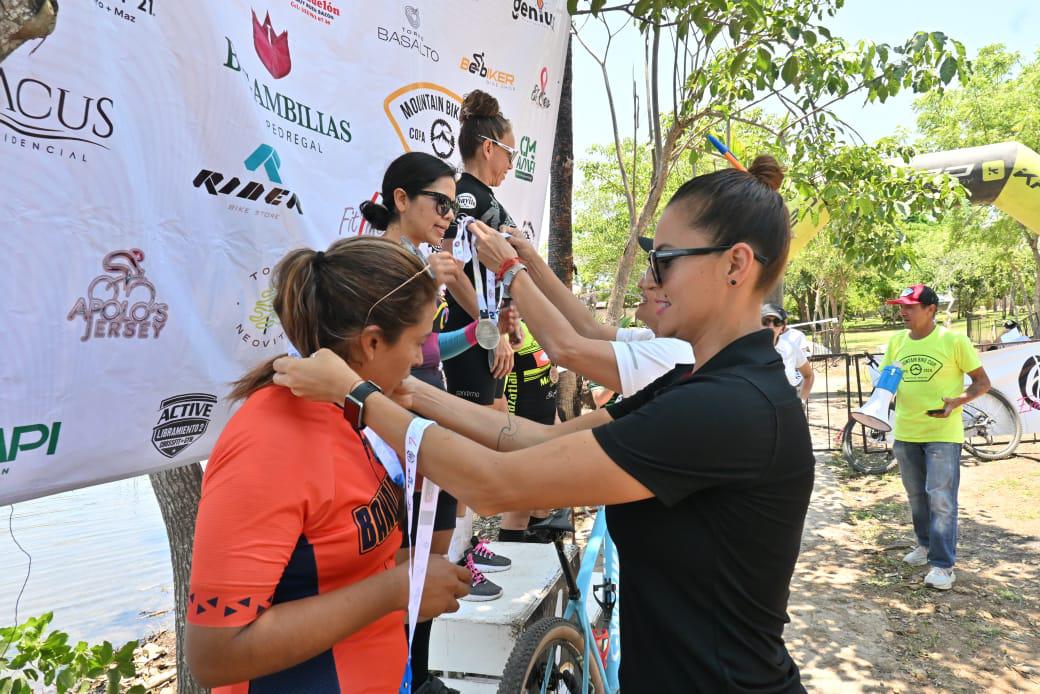 $!Cumplen más de 140 ciclistas los retos de la tercera fecha del Serial Mountain Bike Cup