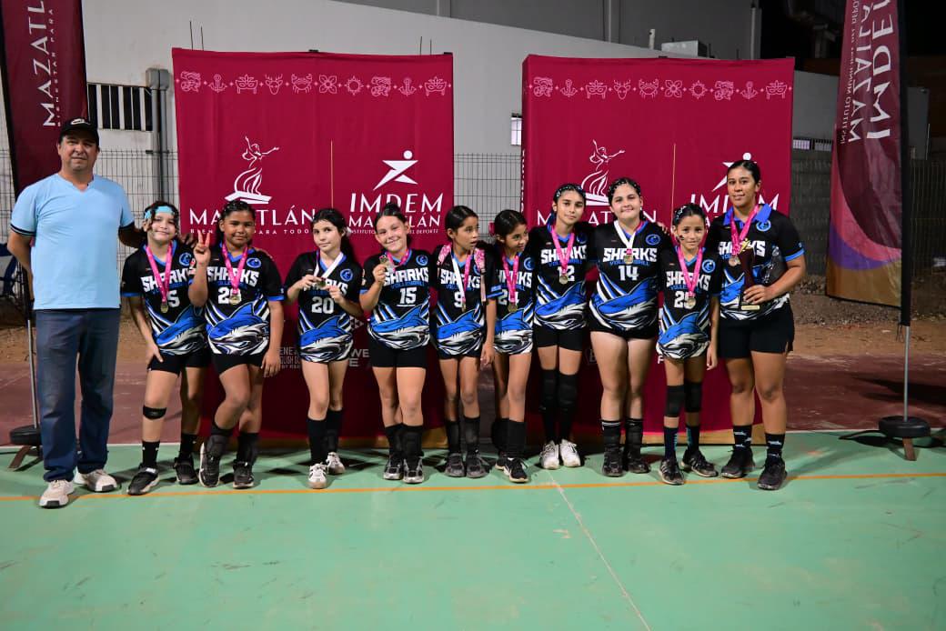 $!Premian en Sahop a lo mejor de la Liga de Afiliación y la Copa Semillero de Voleibol
