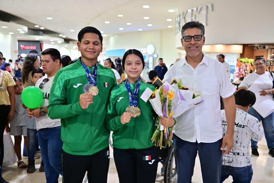 $!Dan emotiva bienvenida en Mazatlán a medallistas de los Juegos Panamericanos de la Juventud Sorda