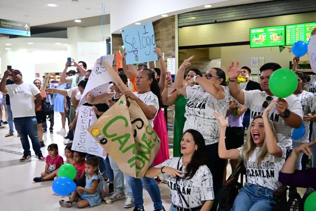 $!Dan emotiva bienvenida en Mazatlán a medallistas de los Juegos Panamericanos de la Juventud Sorda