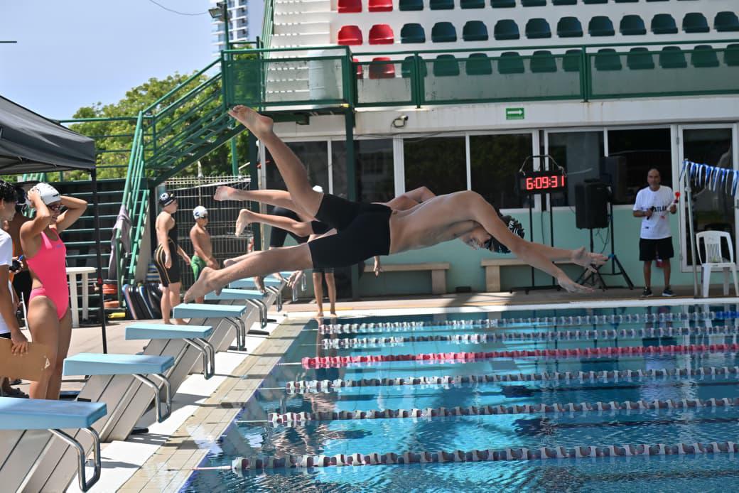 $!Inicia a tambor batiente la Liga Imdem de Natación, en la Alberca Mazatlán
