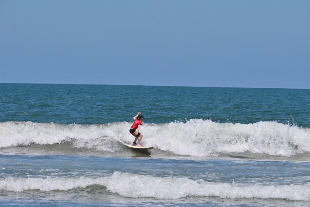 $!Celebran tercera edición del Torneo del Día del Surfillo en Playa Luna Bonita