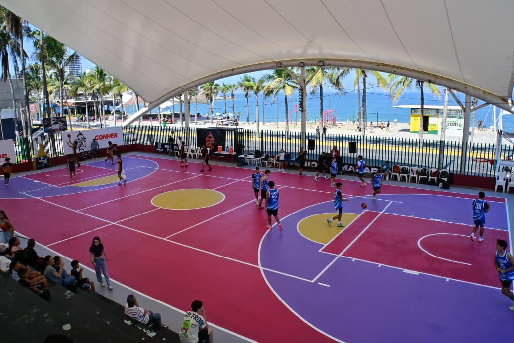 $!Impacta Rayos a Lobos en inicio de Copa Semana de Basquetbol, en Mazatlán