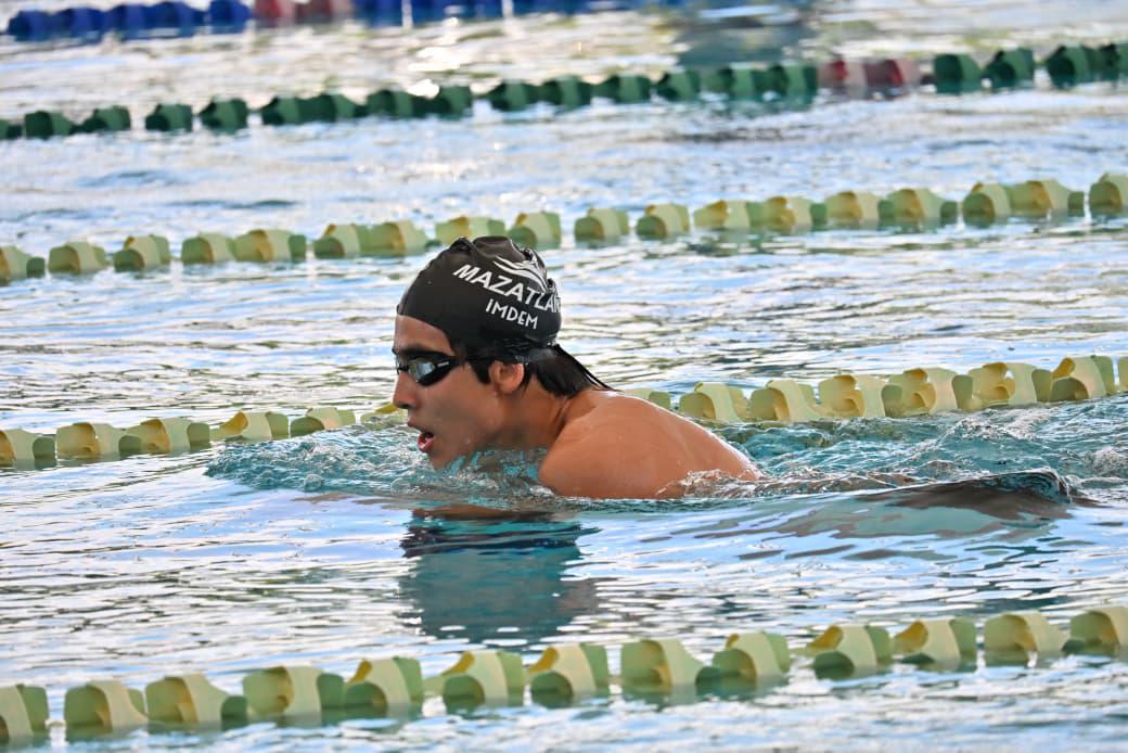 $!Inicia a tambor batiente la Liga Imdem de Natación, en la Alberca Mazatlán