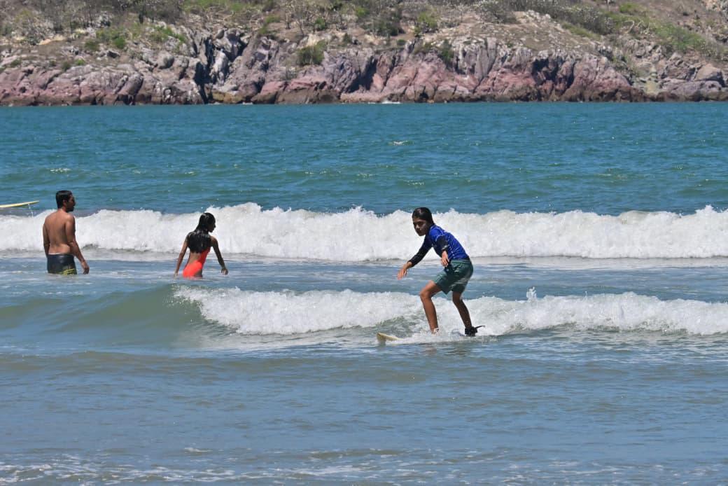 $!Celebran tercera edición del Torneo del Día del Surfillo en Playa Luna Bonita