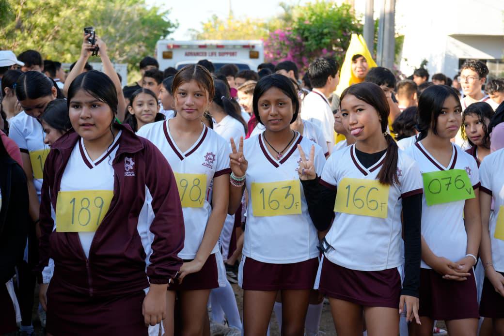 $!Carrera Kilómetros por la Paz une a El Castillo en Mazatlán