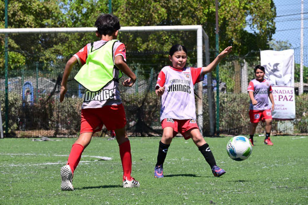 $!El futbol se convierte en herramienta de paz para la niñez mazatleca