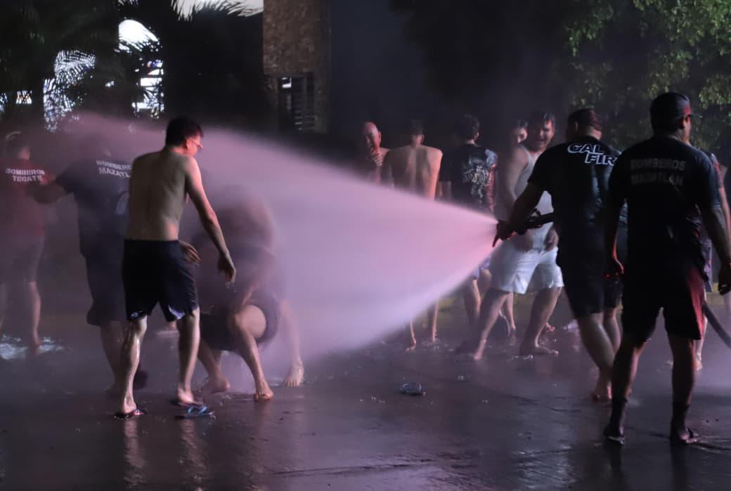 $!Con el tradicional bautizo Bomberos de Mazatlán conmemoran su día