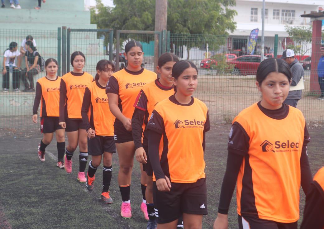 $!Avanza Mazatlán a la etapa estatal de futbol femenil, sin sudar el uniforme