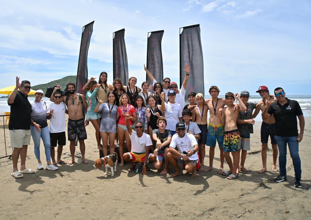 $!Dominan el mar en el municipal de surf, en Mazatlán