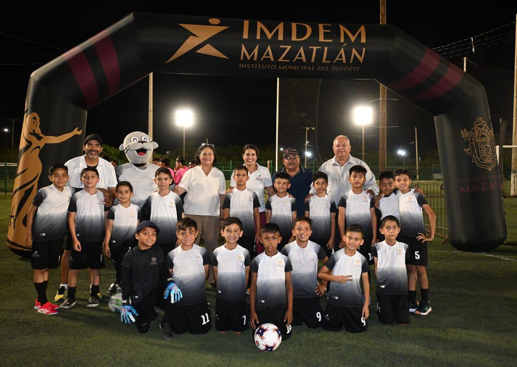 $!¡Encienden las emociones! Inauguran torneos estatales de futbol en Mazatlán